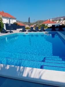 Villa Barbara & Zoran with free parking and heated swimming pool