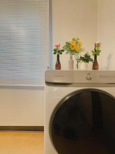 House9 , room3, queen bed4 ,elevator O , hills X, stairs X , 4min from subway and bus station,exclusive space