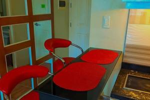 Cozy Place with Pool Avida Tower, IT Park