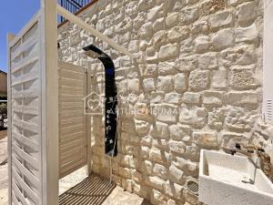 640 - RESIDENCE ADAMO & EVA, bellissimo bilo con portico e giardino - PISCINA, SPIAGGIA e MINICLUB al White Beach Club inclusi nel prezzo