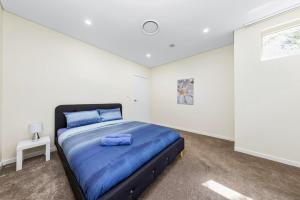 2Br Apt near Airpot Bay City with Parking