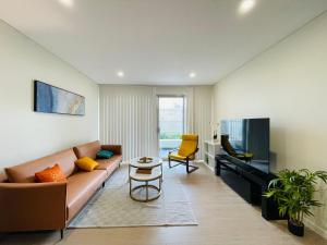 2Br Apt near Airpot Bay City with Parking