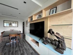 W8 CONDO, TOP Floor LUXE 3 Bedroom Penthouse, Hip central Bangkok area, 5 mins from Thonglo BTS station