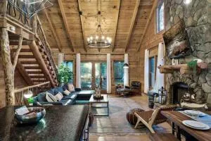 Family-Friendly Blue Ridge Cabin Hot Tub, Game Room, Firepit, Near River - Margret