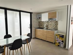 Apto 101 Av Las Lajas