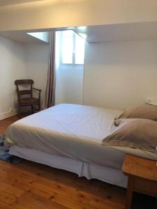 Maison charmante à Saint-Germain-de-Lusignan, parking privé