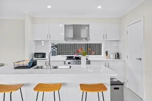 Leppington Two-Level 4Br near Village & Woolworths - Camden