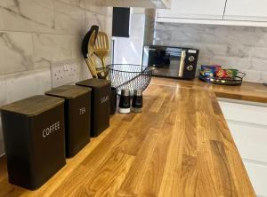 3 Bed - Sleeps 7 - Free Parking - Central Location