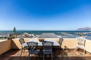 Panoramic views with terrace in heart of Kalk Bay - St James