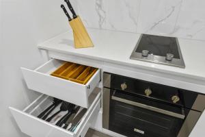 Burwood 1Br studio nearTrain StationShopping