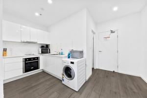 Burwood 1Br studio nearTrain StationShopping