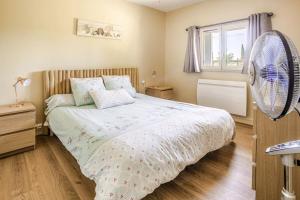 Maisons de vacances Gite de Groupe campagne 15 personnes avec piscine : photos des chambres