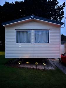 Shamrocks Cove Caravan - Winter Cornwall Retreat - Short walk to beach