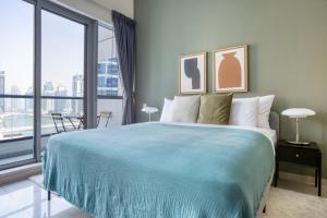 Blueground Bay Central pool gym balcony DXB-853