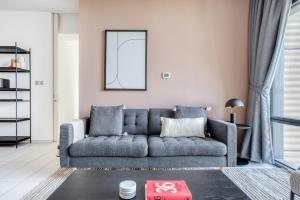 Blueground DIFC Burj view pool gym DXB-326