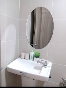 Luxury Bayview Condo MOA & PICC Free WiFi