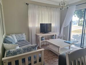 Jeffreys Bay - Life on the Canals