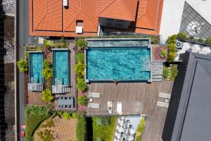 Savoy Insular II by An Island Apart