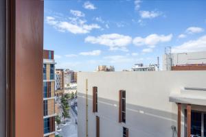 Blueground Wharf Tower 2 garage pool DXB-955