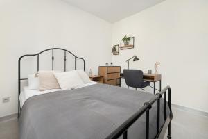 Luksusowe Studio w Łodzi z Biurkiem, Balkonem i Klimatyzatorem by Renters Prestige