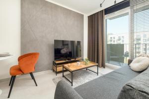 Luksusowe Studio w Łodzi z Biurkiem, Balkonem i Klimatyzatorem by Renters Prestige