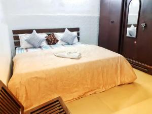 Comfy 1 BHK Near Max Hospital &City Walk