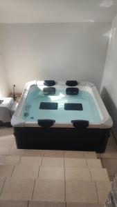 Maisons de vacances Broceliande calme breton, spa, wifi, amazon-disney tv, 4 lits, Freebox revolution,draps, cafe, the : photos des chambres