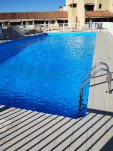 Gruissan vue Port - Piscine - Plage à pied - Climatisation - Confort