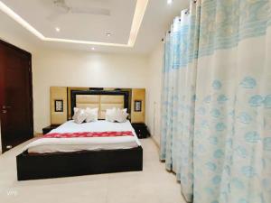 Luxe 4BHK Apartment in Saket, Near Max Hospital