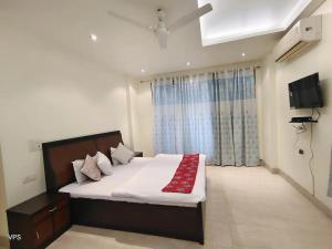 Luxe 4BHK Apartment in Saket, Near Max Hospital