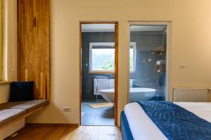 LAGOM - Hot Tub Hideout