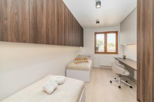 Kraków Prestige Suites - 61m2, Parking, Balcony, Workspace, AC - by Rentujemy