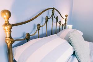 1 Bed Sleeps 3 Free Parking Pets Allowed