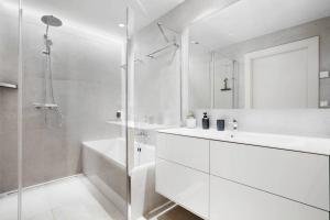 BRAND NEW Luxury 2Bd Velaya Beachfront RDR442