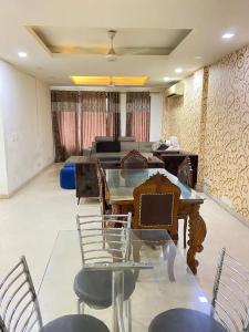 4BHK Luxury Service Apt near Saket