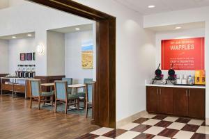 Hampton Inn & Suites Ridgecrest