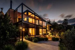 This stunning architectural home recently appeared in the NZ - 旺阿马塔