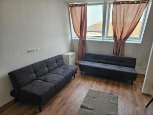 Roof-Top Apartment 25