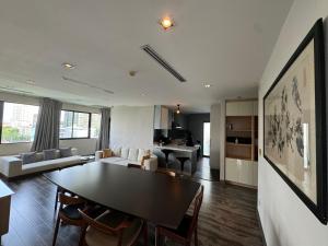 W8 CONDO, TOP Floor LUXE 3 Bedroom Penthouse, Hip central Bangkok area, 5 mins from Thonglo BTS station