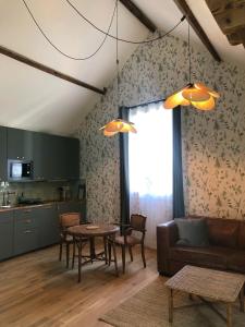 Maisons d'hotes Chateau du Prieure Evecquemont : Appartement 1 Chambre - Vue sur Jardin