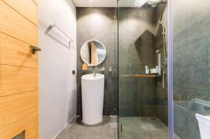 Modern Pool Villa in Chalong