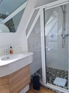 Hotels Hotel Restaurant La Couronne by K : photos des chambres