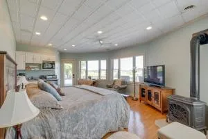 4 Mi to German Village Studio with Hot Tub! - 曾斯维尔