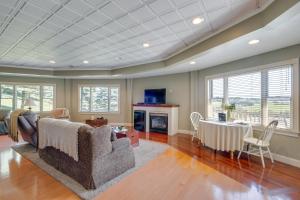 Holmes With a View Studio Millersburg Retreat!