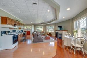 Holmes With a View Studio Millersburg Retreat!