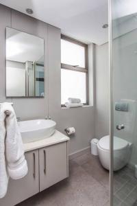 Sea Views 3 bed - The Fairmont - Sea Point BantryBay