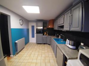 La maison ocre - chambre turquoise