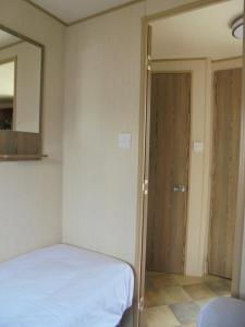 Kingfisher Horizon III 8 Berth Close to site entrance