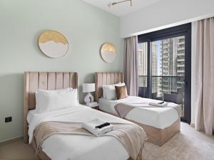 Classy and Sophisticated 3BR Plus 1 GR In Downtown With BurjKhalifa View