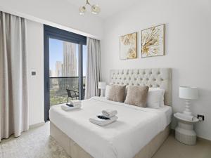 Classy and Sophisticated 3BR Plus 1 GR In Downtown With BurjKhalifa View